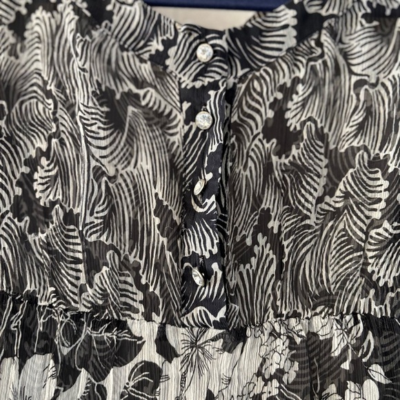 kimchi & blue Black and White Sheer flirty Dress. Multi-patterned.Likely size XS - Picture 4 of 10